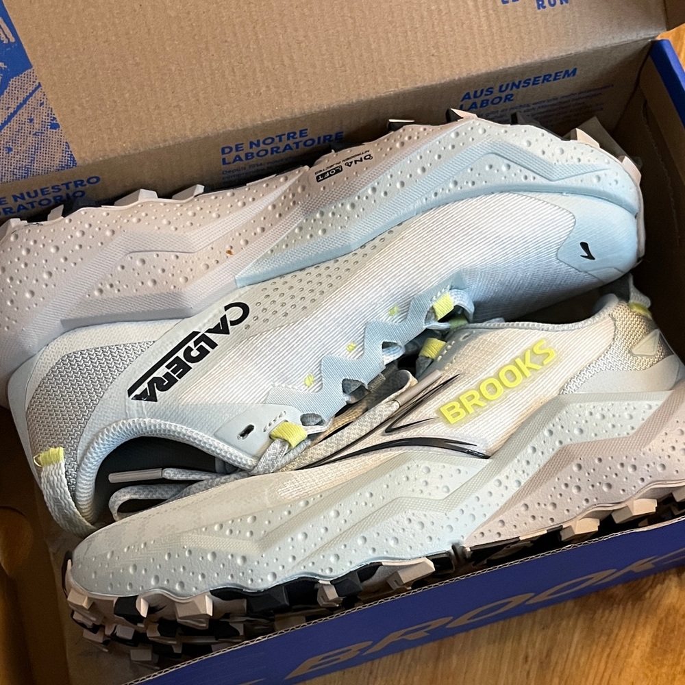 Brooks Women’s Caldera 8 Trail Running Shoes in Light Blue with Yellow Size 7